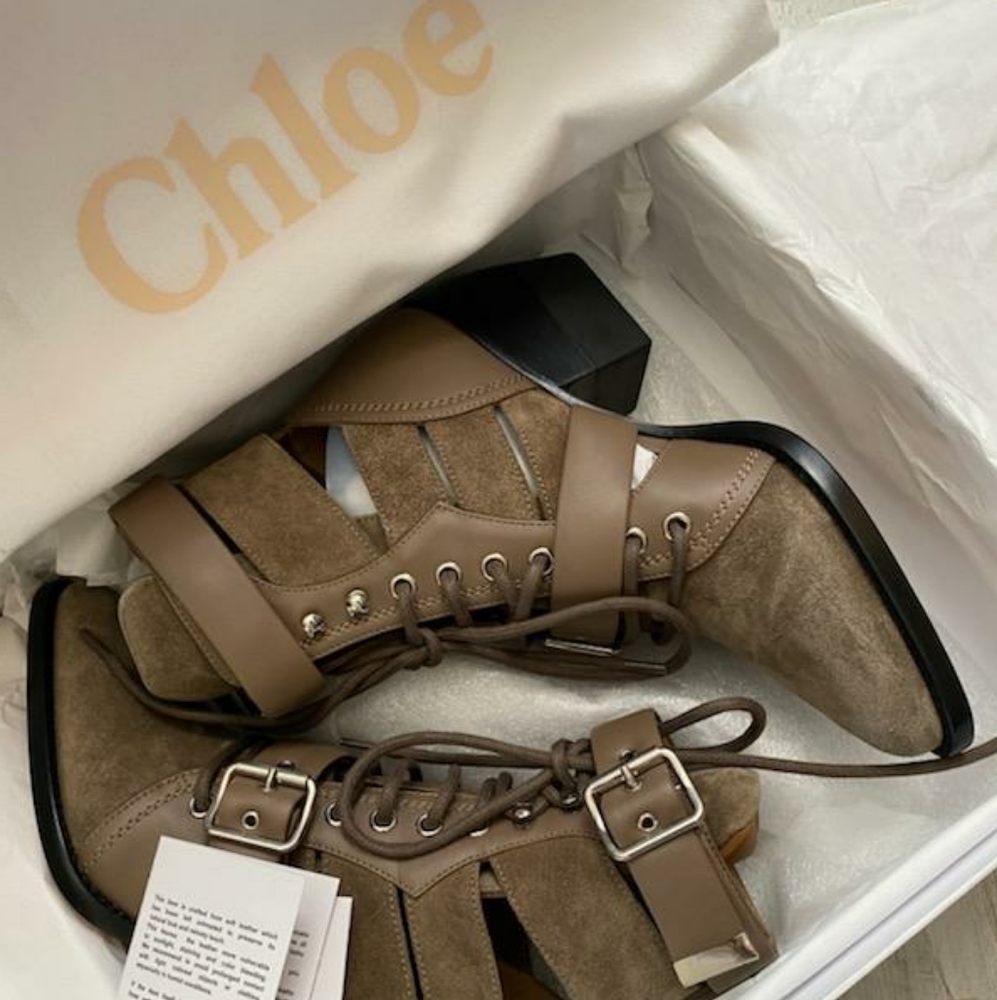 Chloe - Picture 5 of 6